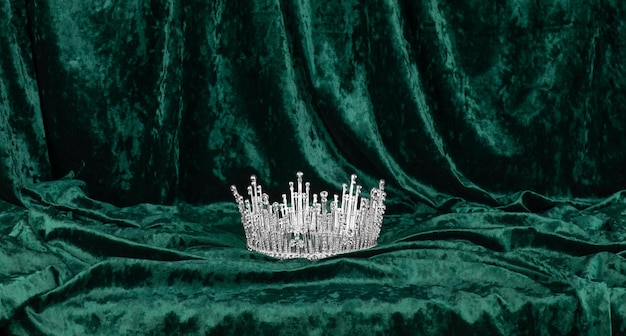 A crown on a green background with the word miss on it.