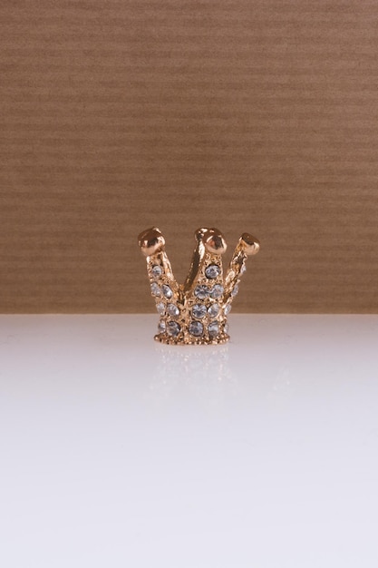 Crown with a notebook