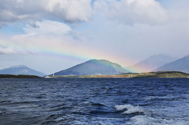 Photo the cruise on beagle channel close ushuaia city, tierra del fuego, argentina