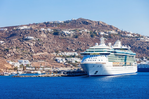 Foto nave da crociera sull'isola di mykonos