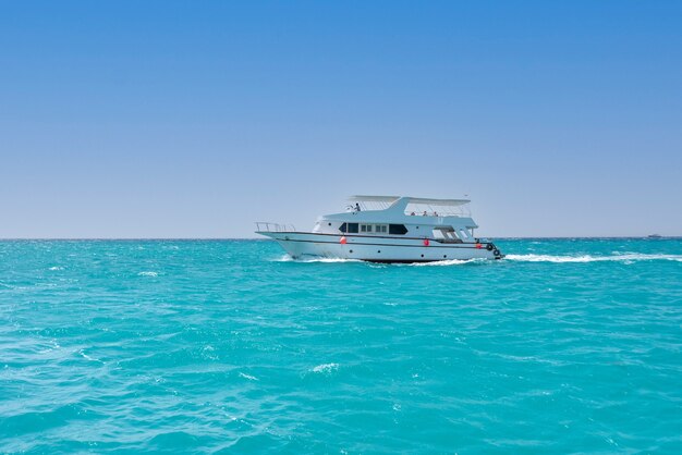 Cruisejachten in de zomer in de Rode Zee, Egypte