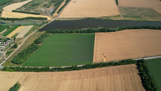 크루즈 모터 선박 볼가돈 운하(VolgaDon Shipping Canal.Volgograd)에 탑승한 관광객을 태운 대형 유람선