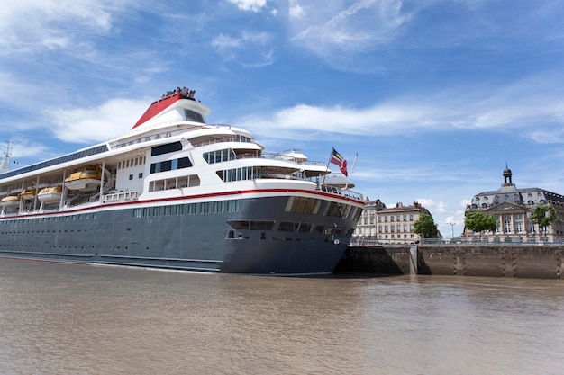 Cruiseschip in Bordeaux