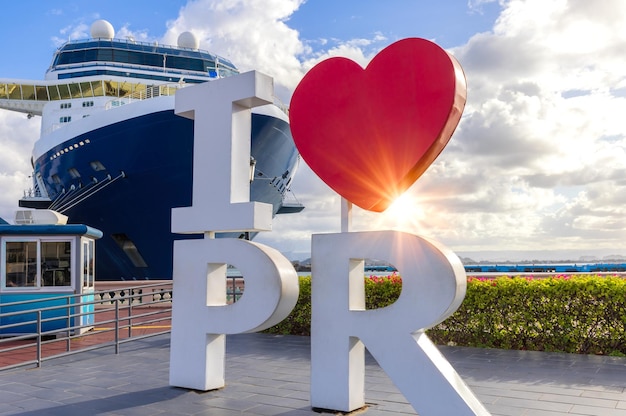 Cruiseschip in San Juan Puerto Rico op een Caribische cruisevakantie