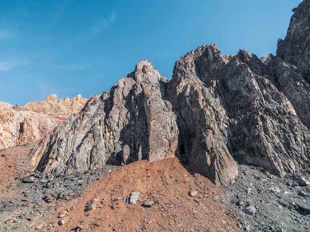 Roccia sbriciolata formazione rocciosa rocciosa sbriciolata astratta scogliere rocciose in erosione