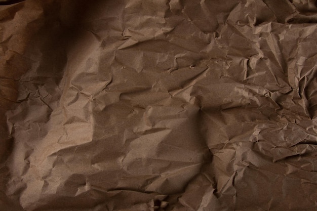 Текстура мятой коричневой бумаги волнистый текстурированный фон