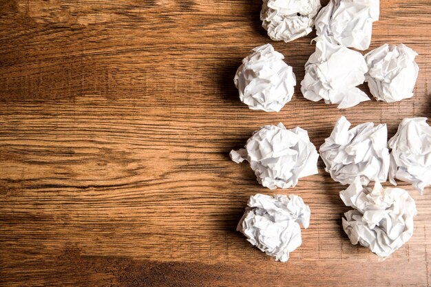 Photo crumpled papers on the table