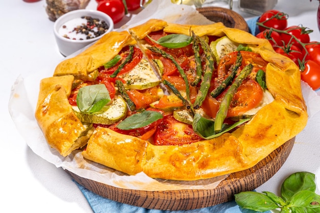 Crunchy galette pie with vegetable