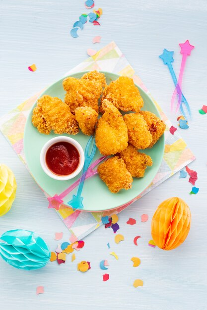 Crunchy pieces of crispy southern fried chicken and sauce