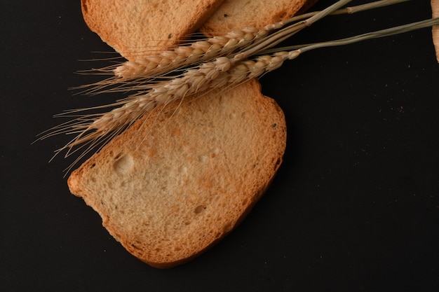 Fette biscottate croccanti o pane tostato per una vita sana