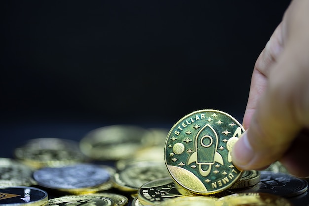 Криптовалюта биткойн монета будущего новые виртуальные деньги важная валюта для оплаты в будущем