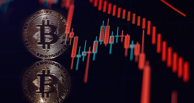 Cryptocurrency bitcoin 금화 및 defocused 차트 배경