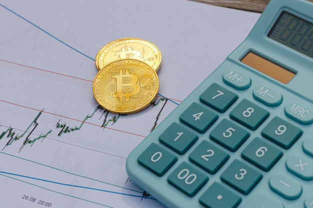 Cryptocurrency bitcoin-munt naast een grafiek van de evolutie van cryptocurrencies