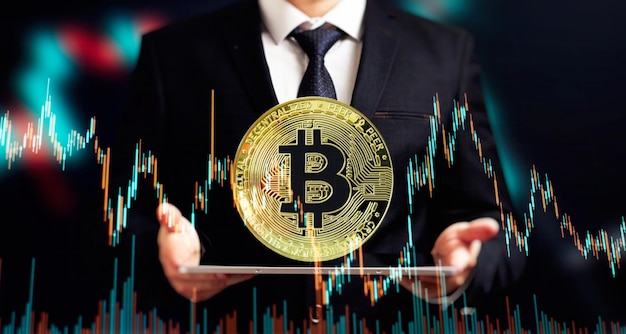 Criptovaluta e investimento uomo d'affari che utilizza tablet per connettersi alla rete globale e alla moneta bitcoin d'oro e alla crescita del grafico aziendale mercato azionario finanziario