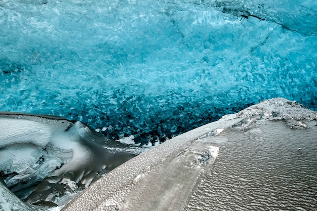 Jokulsarlon 근처의 수정 얼음 동굴