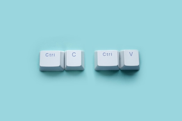 Ctrl C, Ctrl V-toetsenbordknoppen, kopieer en plak de sneltoets geïsoleerd op een blauwe achtergrond.