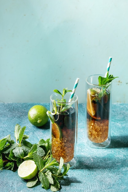 Cuba libre cocktail