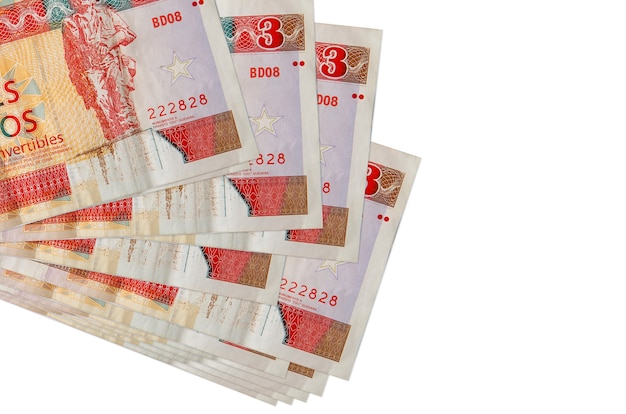 Кубинские песо конвертируемые банкноты, лежащие в большой стопке