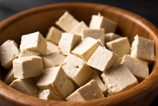 Cubetti di tofu crudo