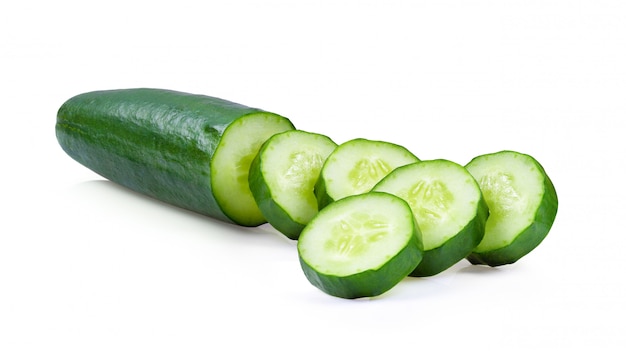 Photo cucumber sliced isolated on white