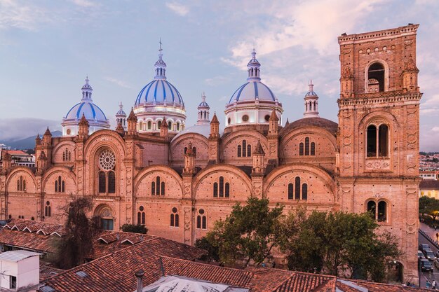 Foto cuenca ecuador centrum calderon park nieuwe kathedraal