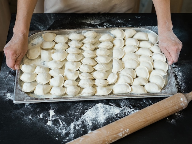 Foto cucina culinaria cucina preparazione fatta a mano cibo del ristorante