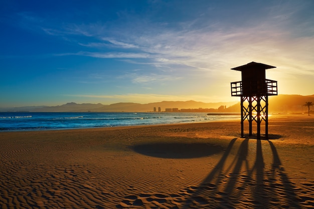 Tramonto della spiaggia di cullera playa los olivos a valencia