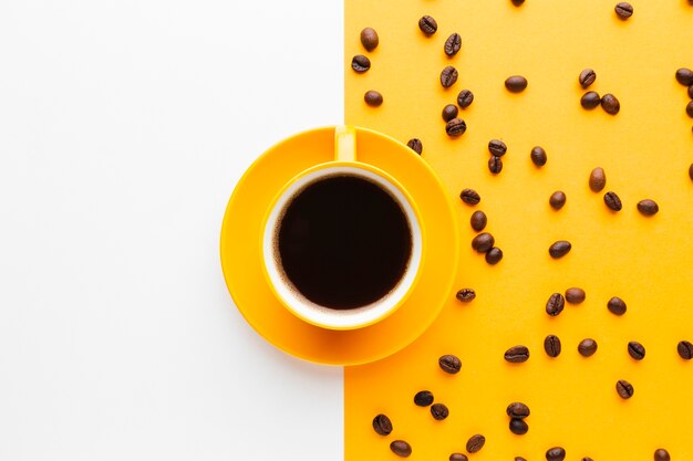 Foto tazza di caffè nero con copia spazio