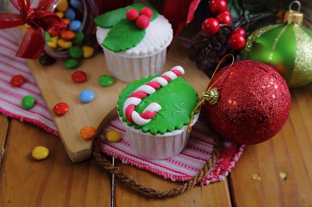 クリスマスのコンセプトのカップケーキ