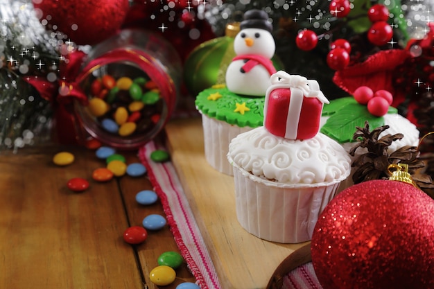 Torta della tazza con il concetto di natale