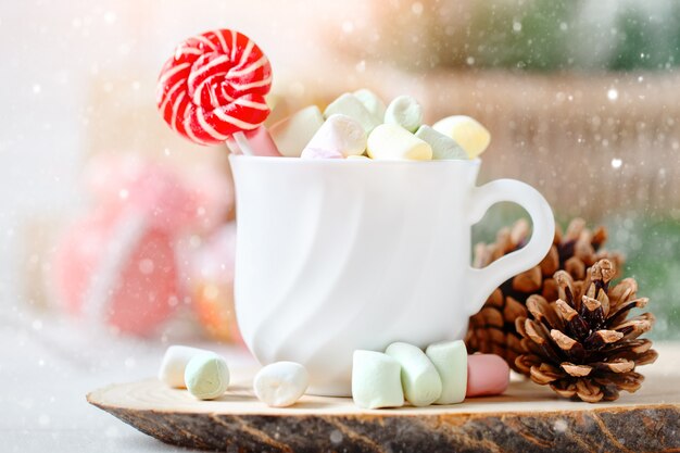 Photo cup of cocoa and marshmallows on a light background.