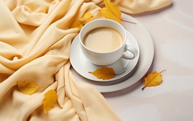 セーターの近くにコーヒーを一杯、明るい背景に葉
