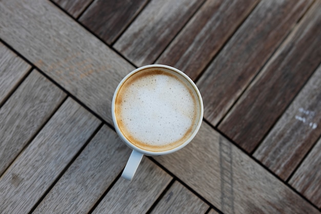 Photo cup of coffee on table