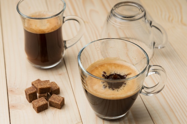 Foto tazza di caffè sul tavolo