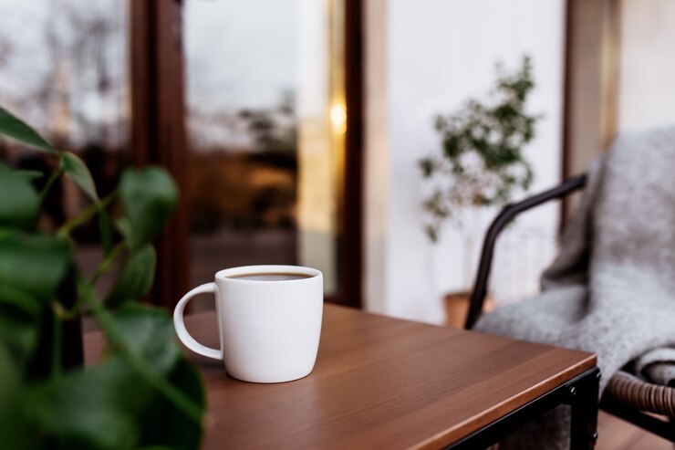 Photo cup of coffee or tea on the table on the wooden brown terrace during sunset. relaxation, silent country side life concept