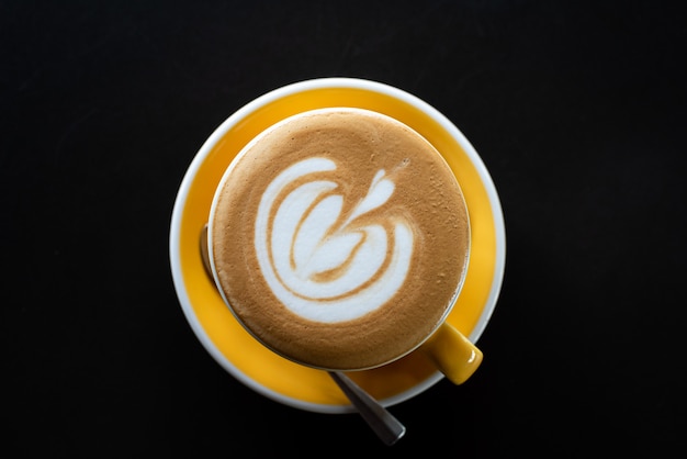 Photo cup of coffee with beautiful latte art