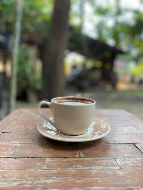 나무 배경에 커피 한 잔, 라떼 아트 커피 복사 공간