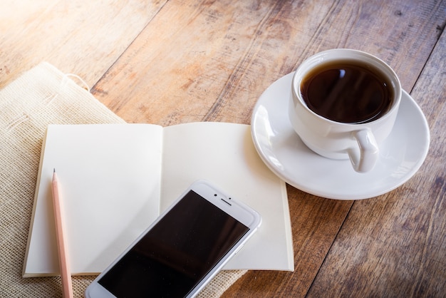 Photo cup of coffee on a wooden table