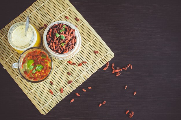 Tazza di tè dietetico delizioso alla bacca di goji