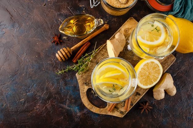 Photo cup of ginger tea with honey and lemon