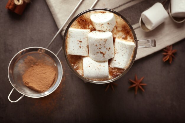 Photo cup of hot cocoa with marshmallows, closeup