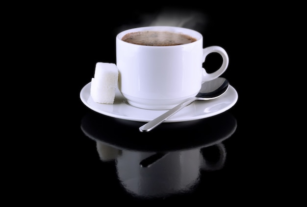 Фото Чашка горячего шоколада, сахара, на черном фоне.