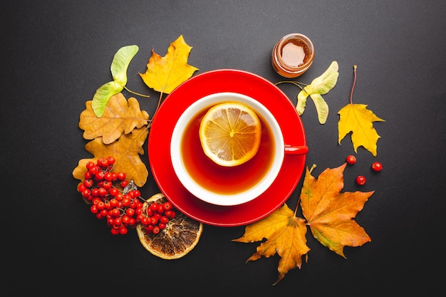 写真 紅茶と紅茶のカップ