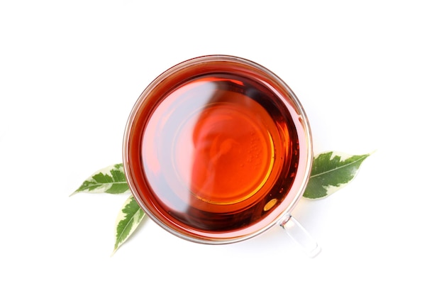 Foto tazza di tè isolata su sfondo bianco