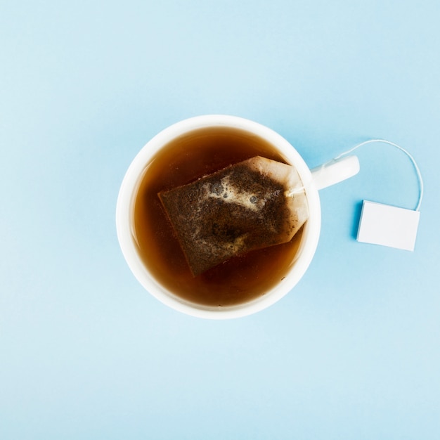 Foto tazza di tè e bustine di tè