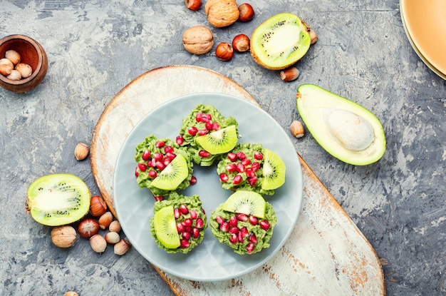 Cupcake met avocadoroom.