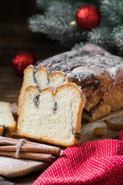 Foto cupcake met maanzaad op kerstmis. feestelijk gebak