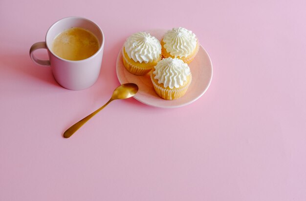 Cupcakes en koffie