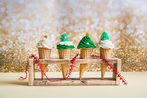 Cupcakes met ijs voor Kersttijd