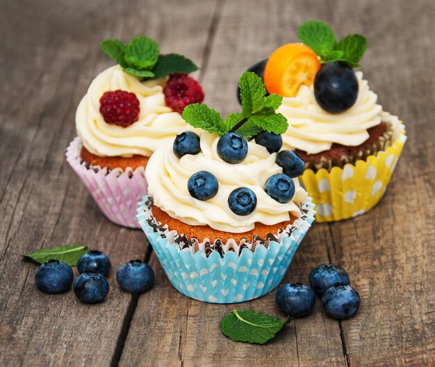 Cupcakes with fresh berries